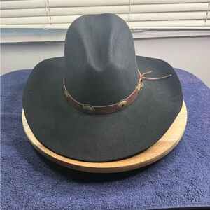 Bailey Tombstone Cowboy Hat 100 percent Wool (Size 7 1/4)